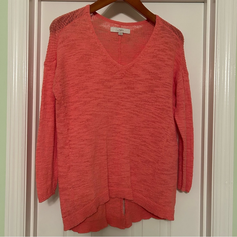 3/4 sleeve coral top. Back is slightly longer than front. Loose weave fa…